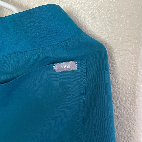 FIGS Pacific Blue High Waisted Zamora Joggers and Casma Top - Picture 8 of 10